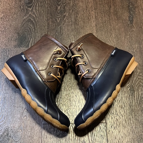 Women’s Skecher Duck Boots - Picture 2 of 7